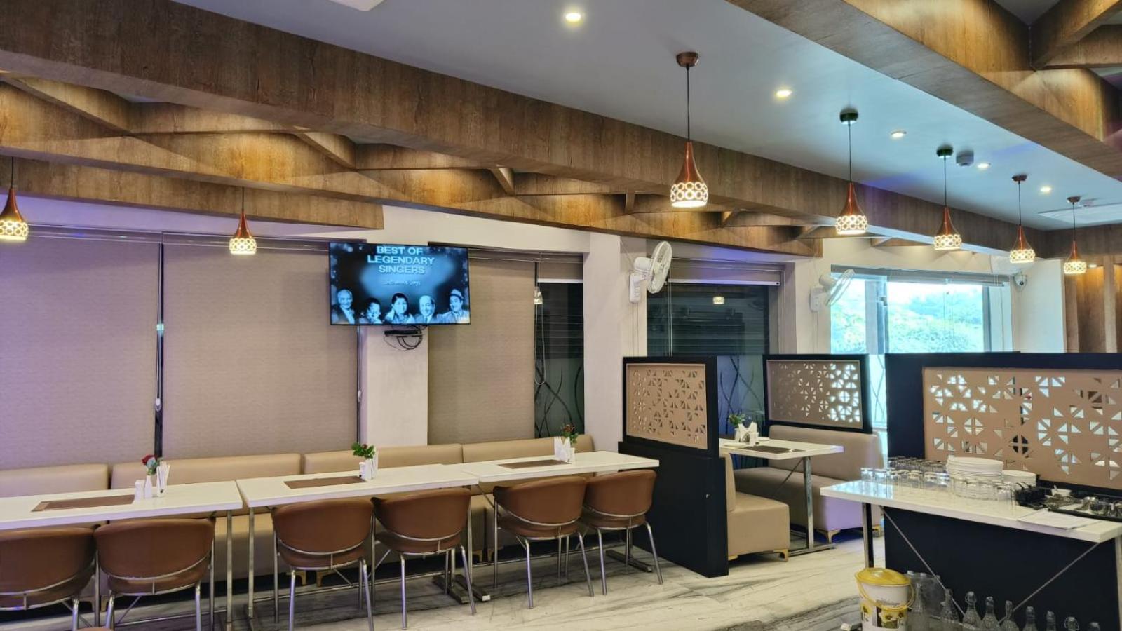 V Square Airport Hotel Lucknow Exterior photo